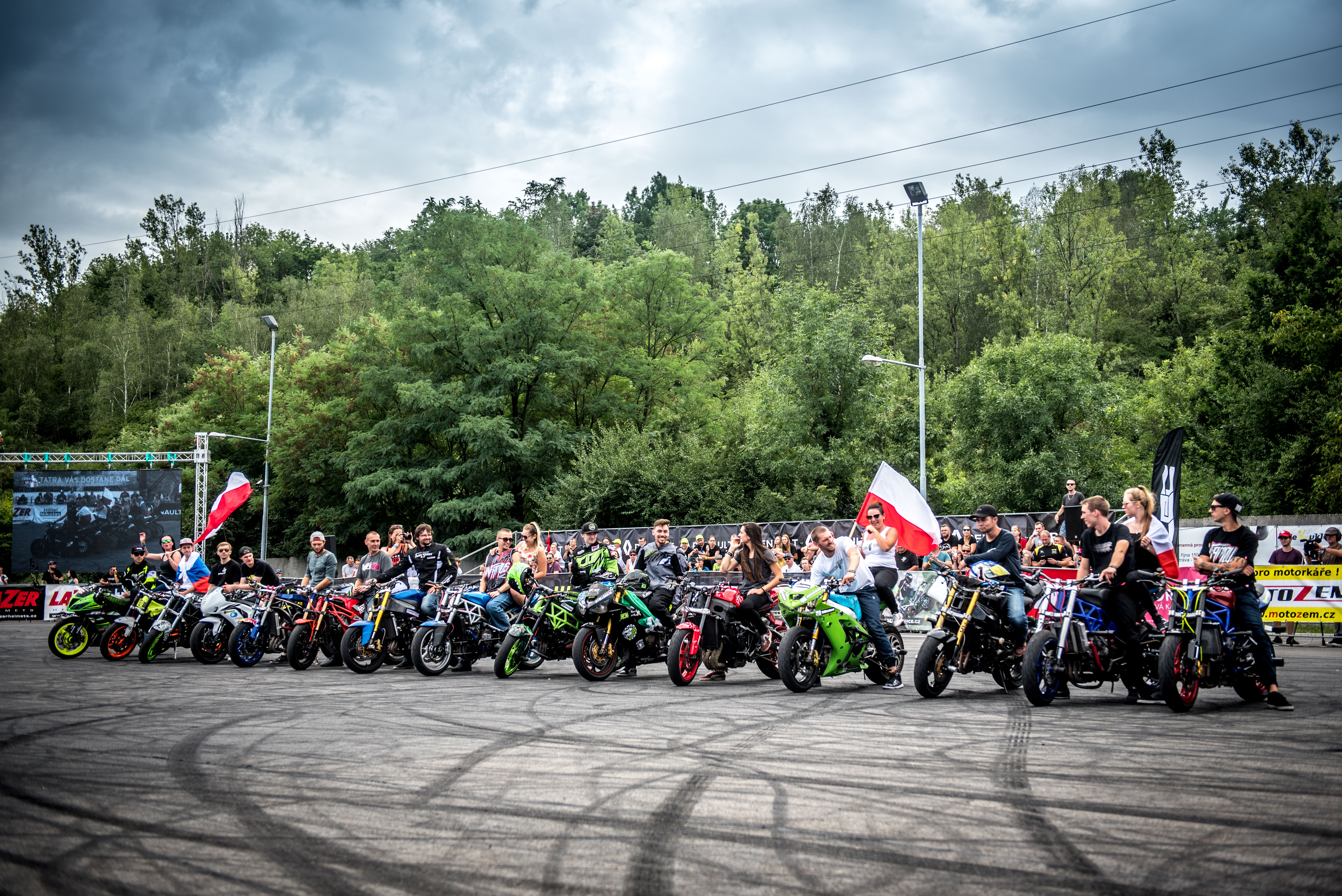 <p>Je to oficiální. Letošní startovní listina 10. ročníku Czech Stunt Days 2022, čítá 43 jezdců z celého světa. Páteční brány se pro Vás otevřou ve 12 hodin. Následují kvalifikační kola a den nám zakončí BESEDA aneb povídání s organizátorem Adamem a zajímavými hosty o vzniku a průběhu Czech Stunt Days.</p>
